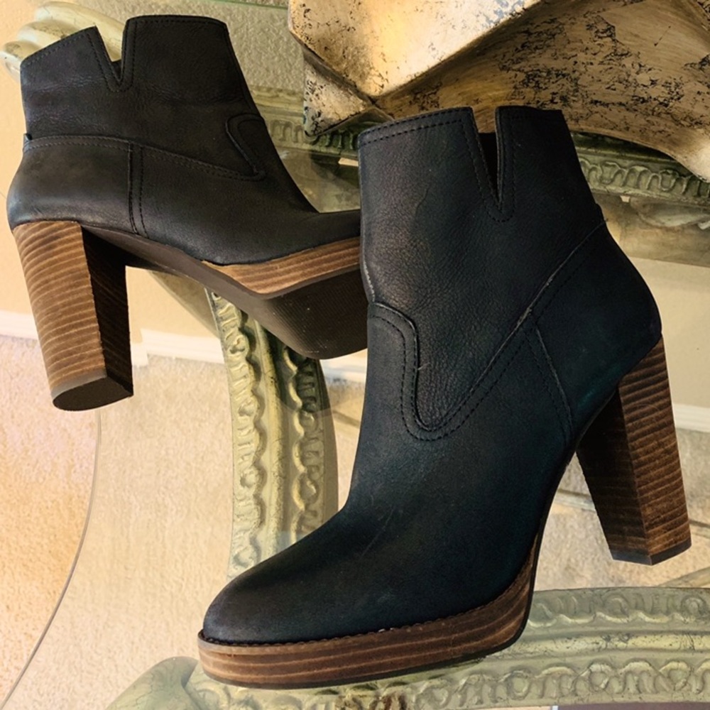 Black Lucky Brand Size 10 Leather Platform Matte Boots with Chunky Heel